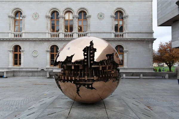 Esfera dentro de la esfera, Dublín, Irlanda — Foto de Stock