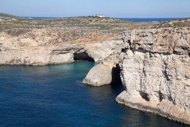 Kristal Göl Mağaraları, Comino, Malta