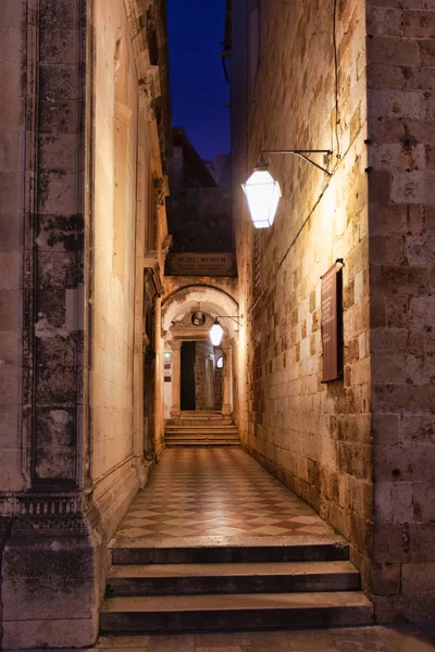Oude apotheek in het Franciscaner klooster, Dubrovnik, Kroatië — Stockfoto