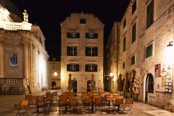 Praça ao lado da Igreja de Saint Blaise, Dubrovnik, Croácia — Fotografia de Stock
