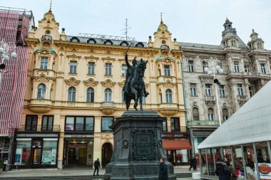 Zagreb, Hırvatistan - 24 Şubat 2019: Jelaciç Meydanı 'nı anıtıyla yasaklayın