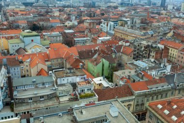 Zagreb, Hırvatistan - 24 Şubat 2019: Zagreb 'de kırmızı çatılar yükseliyor