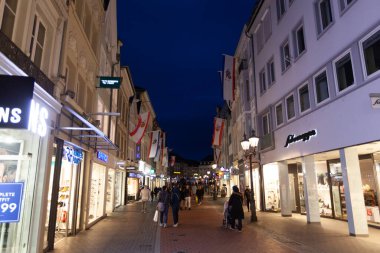 Bonn, Almanya - 2 Mart 2019: Sternstrase ana caddesi