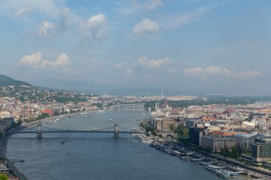 Budapeşte, Macaristan - 6 Mayıs 2017: Budapeşte silueti ve Szechenyi Zinciri Köprüsü