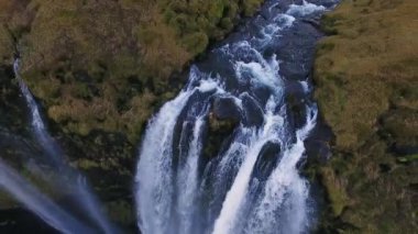 Sonbaharda Seljalandsfoss Şelalesi, Güney İzlanda, 1. Yol, havadan çekim