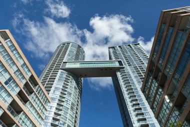 Toronto, Kanada - 9 Eylül 2017: Concord Cityplace Parade gökdeleni alt görünümü