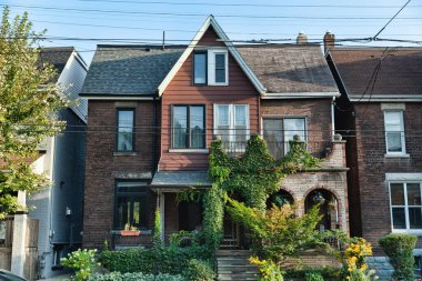 Toronto, Kanada - 10 Eylül 2017: tipik yarı müstakil evler