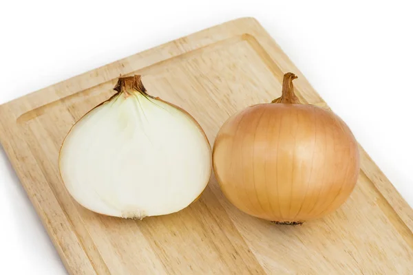 There are onions on a cutting board. — Stock Photo, Image