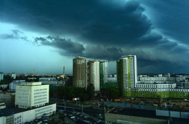 Şehir, şehir Minsk, Beyaz Rusya, Temmuz, yaz, gün fırtına,