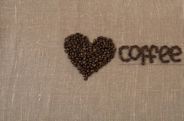Grains de café torréfiés, lin, mot de café en langue anglaise, café, carte, anglais, coeur , — Photo