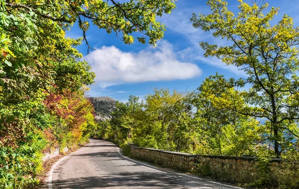 El camino en las montañas de Crimea desde Baydar Gate — Foto de Stock