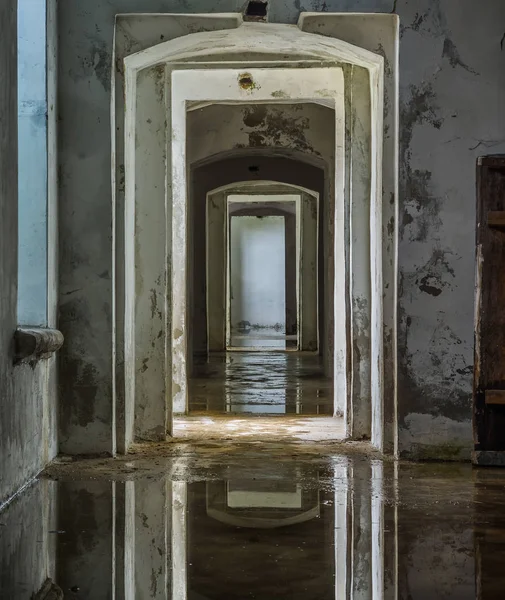 The suite of rooms in abandoned building — Stock Photo, Image