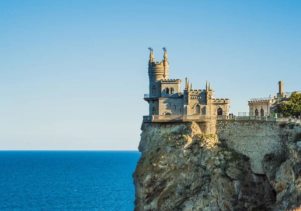 燕子的巢窝城堡在克里米亚黑海 图库图片