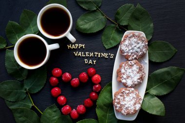 Sevgililer Günü 'nün kapanışı, kiraz, kek, kahve.