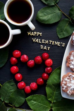 Sevgililer Günü 'nün kapanışı, kiraz, kek, kahve.