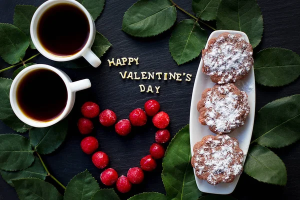 Sevgililer Günü 'nün kapanışı, kiraz, kek, kahve.