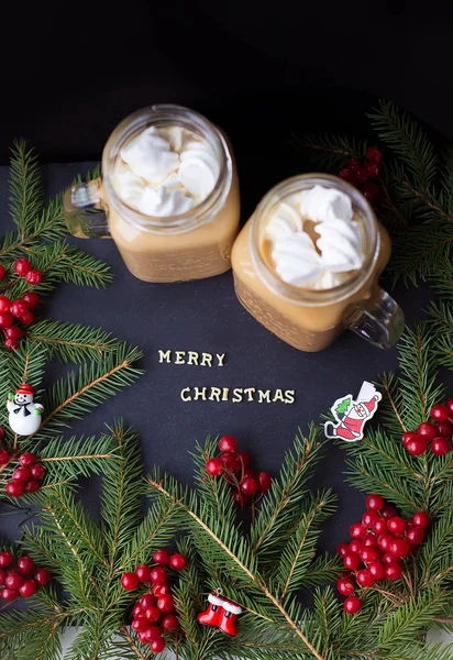 Marshmellou hot cocoa trees in the background. The inscription Merry Christmas — Stock Photo, Image