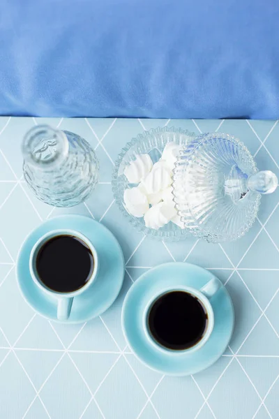 Ett vackert arrangemang av utsökt kaffe på en servett geometriska — Stockfoto