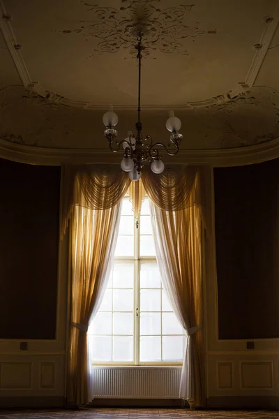 Habitaciones antiguas en la casa de los científicos. Casa de los Científicos en Lviv. —  Fotos de Stock