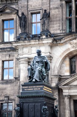 Zwinger Palace heykel Friedrich Ağustos. Dresden. Almanya. Tarihi Anıt Kral