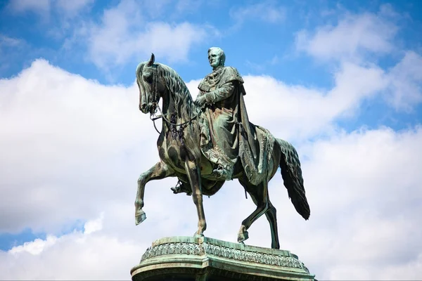 ドレスデン、ドイツのヨハン ・ ジョン王の像 — ストック写真