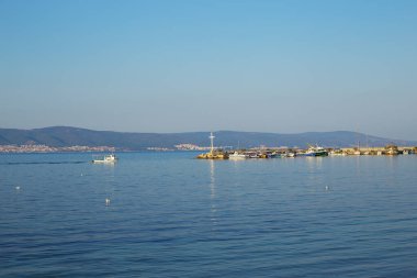 Bulgaristan ve Nessebar 'ın denizde çok güzel bir yaz günbatımı