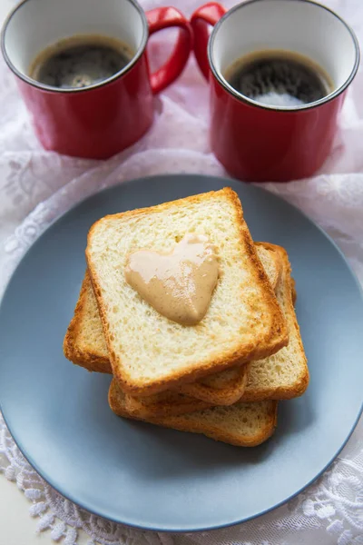 Delicious and healthy breakfast. Coffee, toast with peanut butter. — Stok fotoğraf