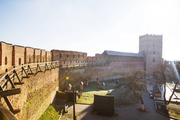 Район старого замка Любарта в солнечном Луцке — стоковое фото