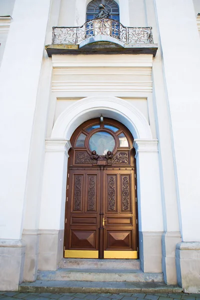 Neighborhood of the old church in Lutsk, Ukraine — Stockfoto