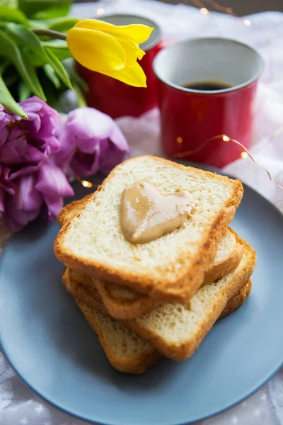 Lovely Breakfast Bed Black Coffee Bright Flowers Toast Peanut Butter — Stock Photo, Image