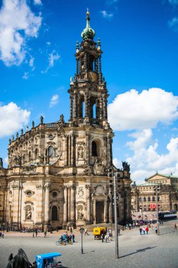 Antik Almanya 'nın Dresden kenti. Avrupa 'nın tarihi ve kültürel merkezi. Kutsal Üçleme Katedrali namı diğer Hofkirche Katedrali Trinitatis