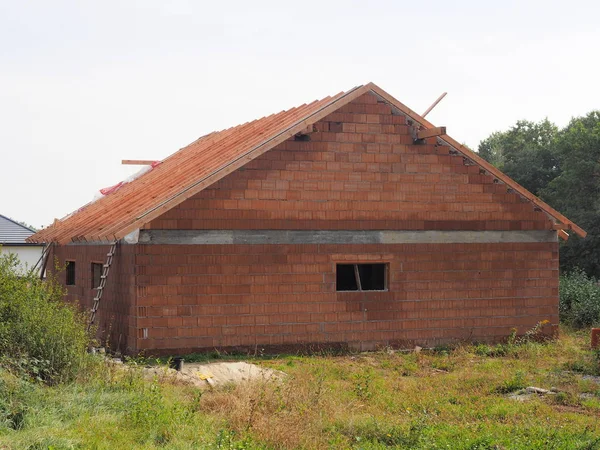 Casa inacabada de tijolo de ar — Fotografia de Stock