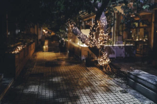 Arka plan bulanık sokak ışıkların olmadan insan siluetleri Atina, Yunanistan