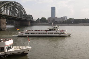 Ren Nehri üzerinde kruvaziyerler