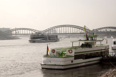 Ren Nehri üzerinde kruvaziyerler