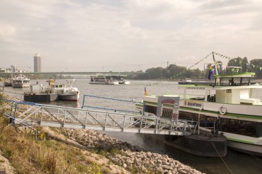 Ren Nehri üzerinde kruvaziyerler