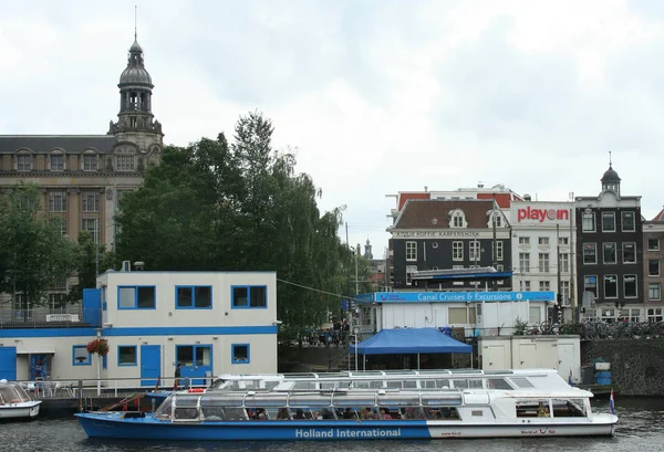 Kanał łódź w Amsterdam — Zdjęcie stockowe
