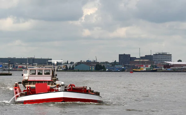 Transporte sobre o rio IJ — Fotografia de Stock