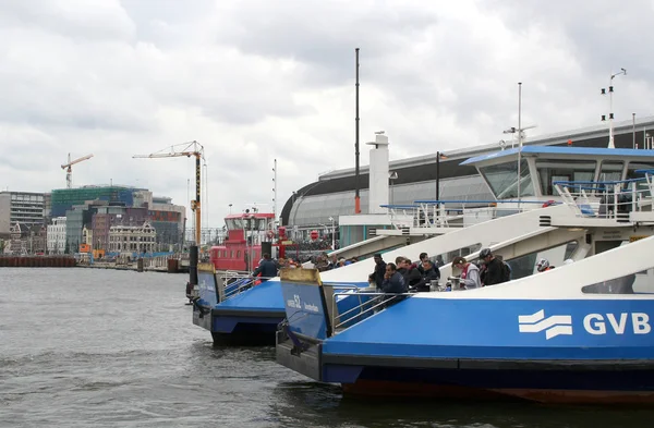 Färja över floden Ij — Stockfoto