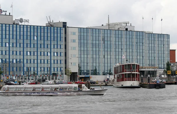 River IJ divides Amsterdam and Amsterdam North — Stock Photo, Image