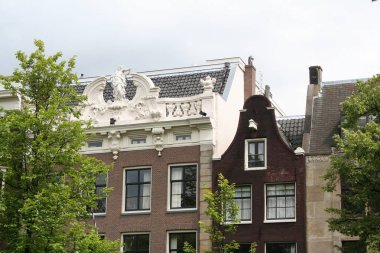 Keizersgracht üzerinde evlerin Tfasades