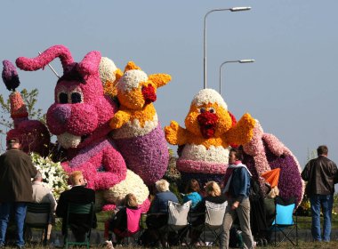 Bloemencorso Bollenstreek çiçek geçit töreni