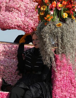 Bloemencorso Bollenstreek çiçek geçit töreni