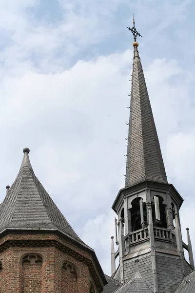 Věže St. Nicolaaskerk v Broewerhaven — Stock fotografie