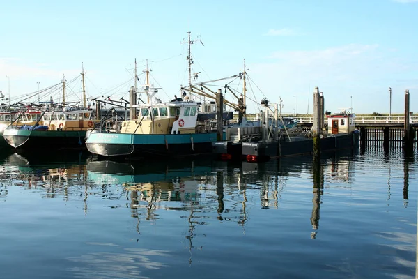 Fishingboats 在海港的思考 — 图库照片