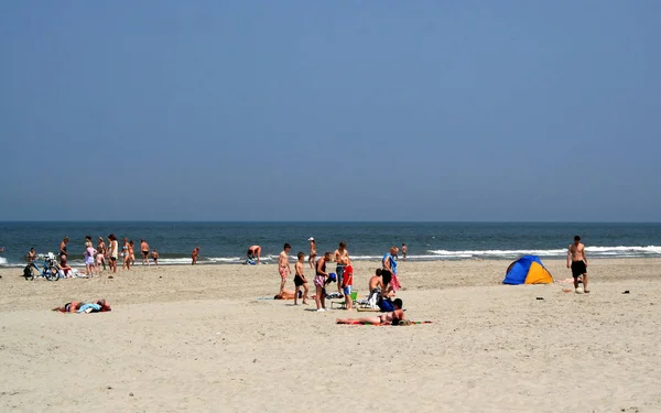 Strandlivet byn Buren — Stockfoto