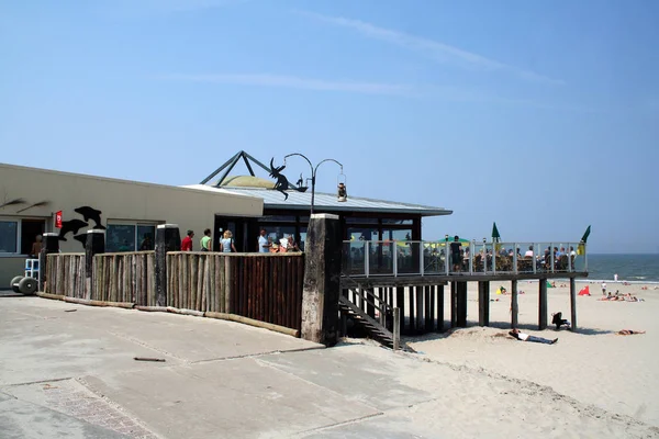 Spiaggia vita di villaggio Buren — Foto Stock