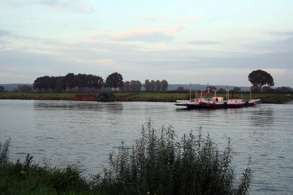 Veerboot over de Maas — Stockfoto