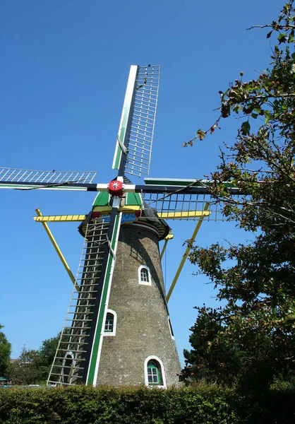 Moulin à vent, moulin à maïs appelé Weltevreden — Photo