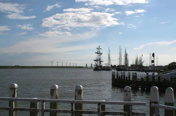 Enkhuizen, historyczne marina wypełnione żaglowce — Zdjęcie stockowe